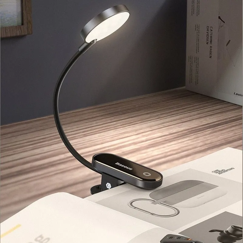 Baseus Comfort Reading Mini màu xám đen kẹp lên mép sách, mặt đèn tròn phát sáng trên cổ uốn cong