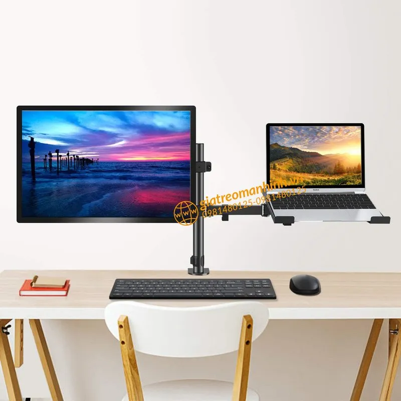 Giá treo M076 trên bàn làm việc, màn hình bên trái, laptop trên khay bên phải, bàn phím phía trước