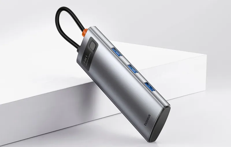 Hub Baseus Metal Gleam 7 trong 1 vỏ nhôm xám, ba cổng USB-A dọc cạnh