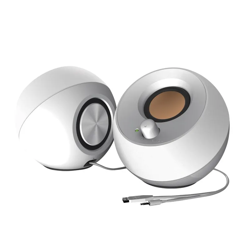 Creative Pebble màu trắng, loa trái quay lưng thấy màng cộng hưởng bạc, kèm dây USB và jack 3.5mm