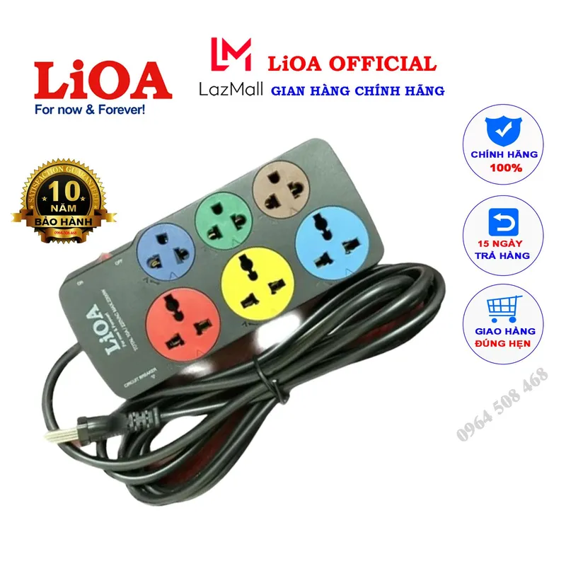 Ổ cắm LiOA 6 ổ màu đen nằm nghiêng, dây nguồn đen cuộn phía sau, 3 ổ đa năng lớn và 3 ổ nhỏ